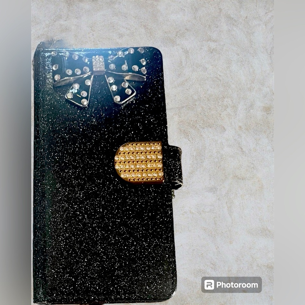 iPhone 11 Rhinestone Bow and Glitter Phone case - Great Preloved condition